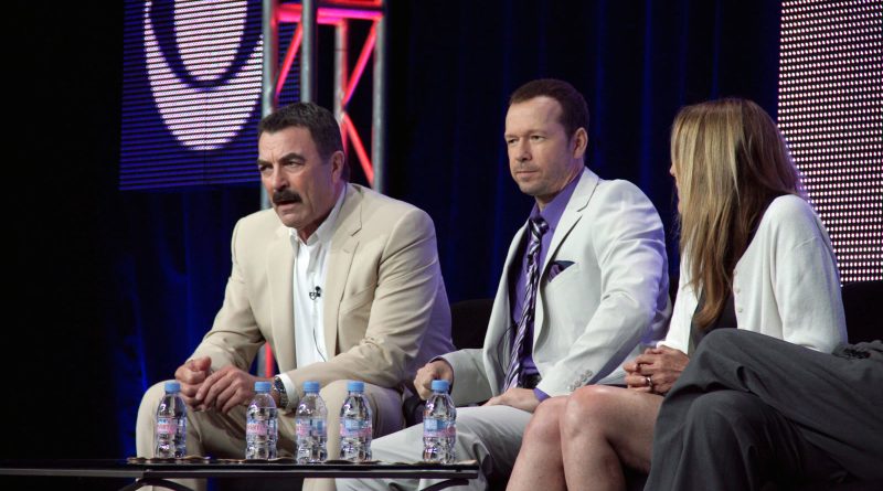 Tom Selleck og Donnie Wahlberg fra Blue Bloods ved Television Critics Associations sommersamling i 2010