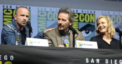 Aaron Paul, Bryan Cranston og Anna Gunn ved Breaking Bad-jubilæumspanelet på San Diego Comic-Con 2018