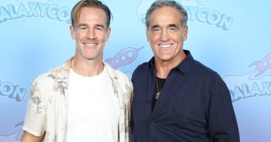 James Van Der Beek og John Wesley Shipp, der spillede sammen i Dawson's Creek, ved GalaxyCon Austin 2023