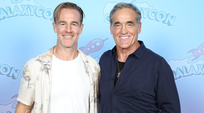 James Van Der Beek og John Wesley Shipp, der spillede sammen i Dawson's Creek, ved GalaxyCon Austin 2023