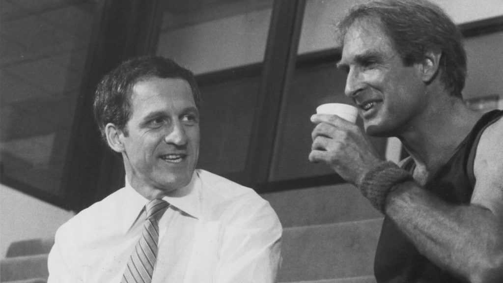 Daniel J. Travanti som kaptajn Furillo og Jon Cypher som Chief Daniels i et NBC-pressefoto fra Hill Street Blues