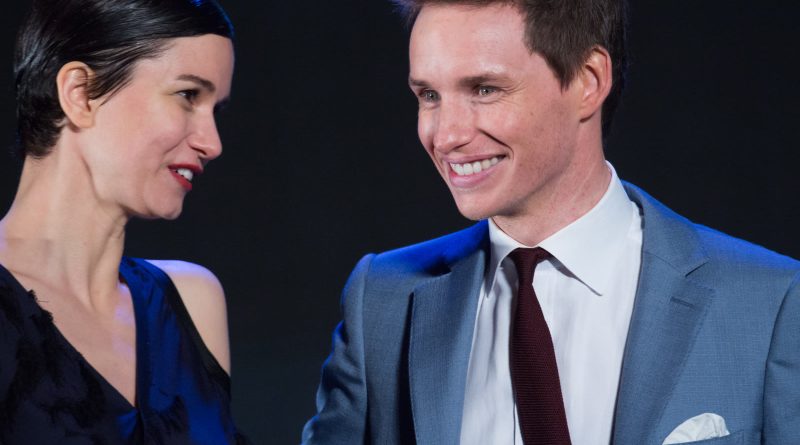 Eddie Redmayne og Katherine Waterston på den røde løber ved Japan-premieren på Fantastiske skabninger og hvor de findes