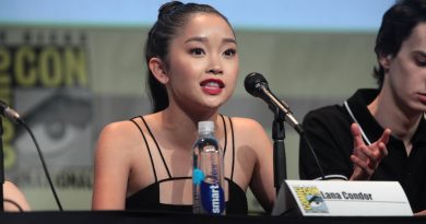 Lana Condor ved Comic-Con i San Diego 2015