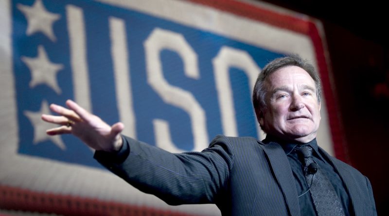 Robin Williams optræder ved USO World Gala 2008 i Washington, D.C.