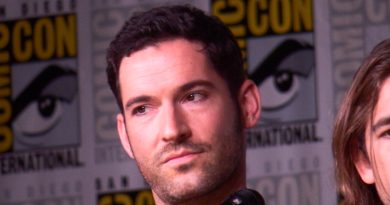 Tom Ellis, der spiller Lucifer Morningstar i Lucifer, ved San Diego Comic-Con 2016