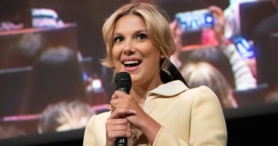 Millie Bobby Brown ved Stranger Fan Meet 5, 10. juli 2022