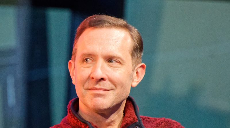 Tim Downie, der spiller Richard Manners i Nørd på catwalk, ved Comic Con Germany i Stuttgart 2024