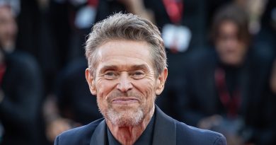 Willem Dafoe, der spiller sergent Elias i Platoon, på den røde løber ved filmfestivalen i Venedig 2024