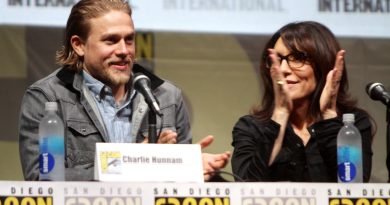 Charlie Hunnam og Katey Sagal ved Sons of Anarchy-panelet på San Diego Comic-Con 2013