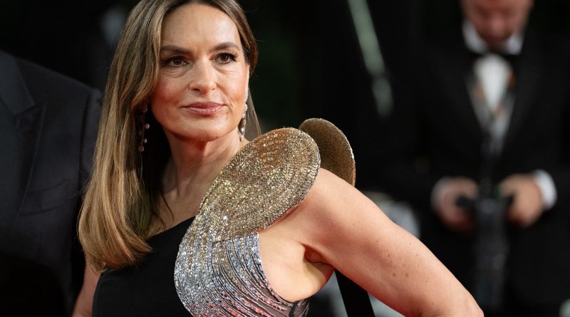 Mariska Hargitay, der spiller Olivia Benson i Law & Order: Special Victims Unit, på den røde løber ved filmfestivalen i Cannes i 2025