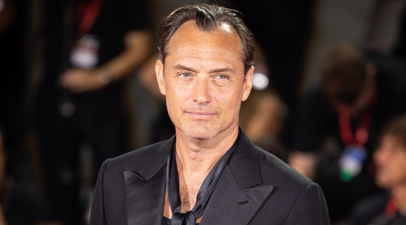 Jude Law ved den 81. filmfestival i Venedig