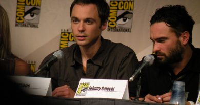 Jim Parsons og Johnny Galecki ved The Big Bang Theory-panelet på San Diego Comic-Con i 2009