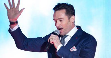 Hugh Jackman på scenen ved Japan-premieren på The Greatest Showman i Tokyo 2018