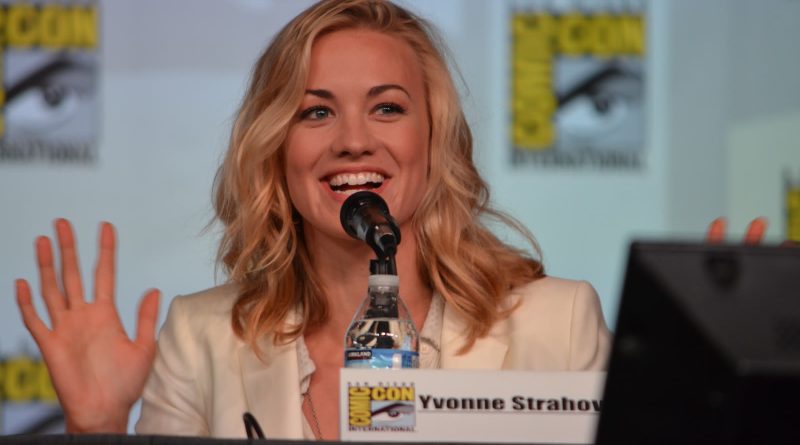 Yvonne Strahovski ved et panel på Comic-Con