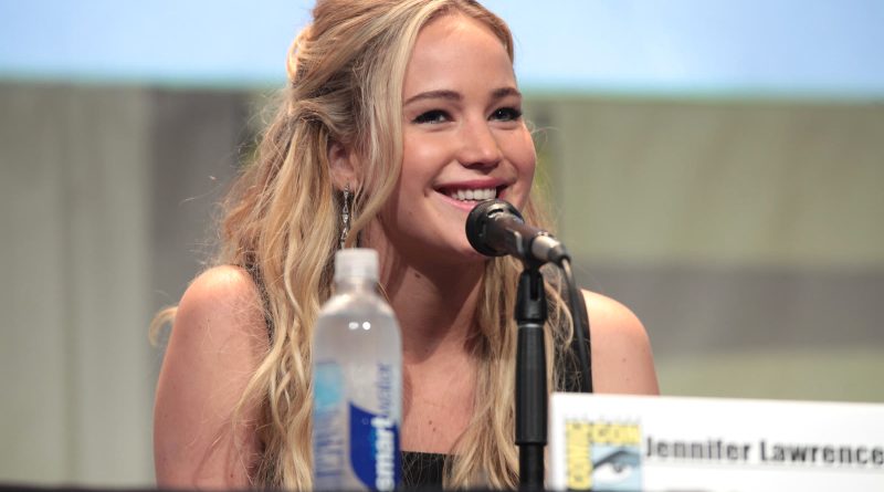 Jennifer Lawrence, der spiller Katniss Everdeen, i panelet for The Hunger Games: Mockingjay – Part 2 ved San Diego Comic-Con i 2015