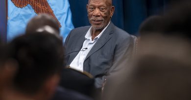 Morgan Freeman ved en fremvisning af og samtale om sin dokumentarfilm om 761st Tank Battalion i Pentagon i august 2023