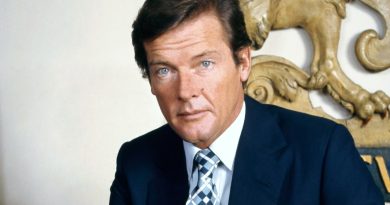 Roger Moore i fotografens studie i Belgravia, London