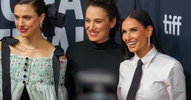 Margaret Qualley, Coralie Fargeat og Demi Moore ved Toronto International Film Festival 2024