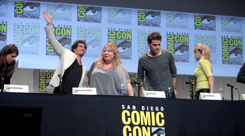 Ian Somerhalder, Julie Plec, Paul Wesley og Candice Accola ved The Vampire Diaries-panelet på San Diego Comic-Con 2015