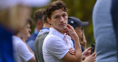 Tom Holland ved en pro-am-golfturnering på Wentworth Golf Club i 2023